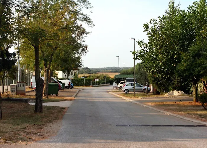 With Parking Space Finida, - 24104 Daire